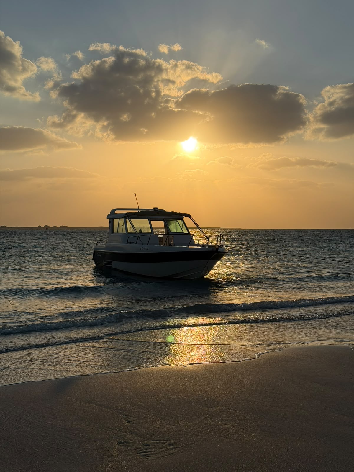 10 guest boat rental Abu Dhabi